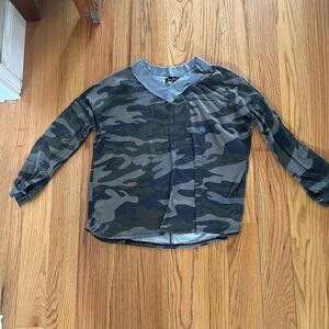 Boutique brand camo shirt, like new. Size large.